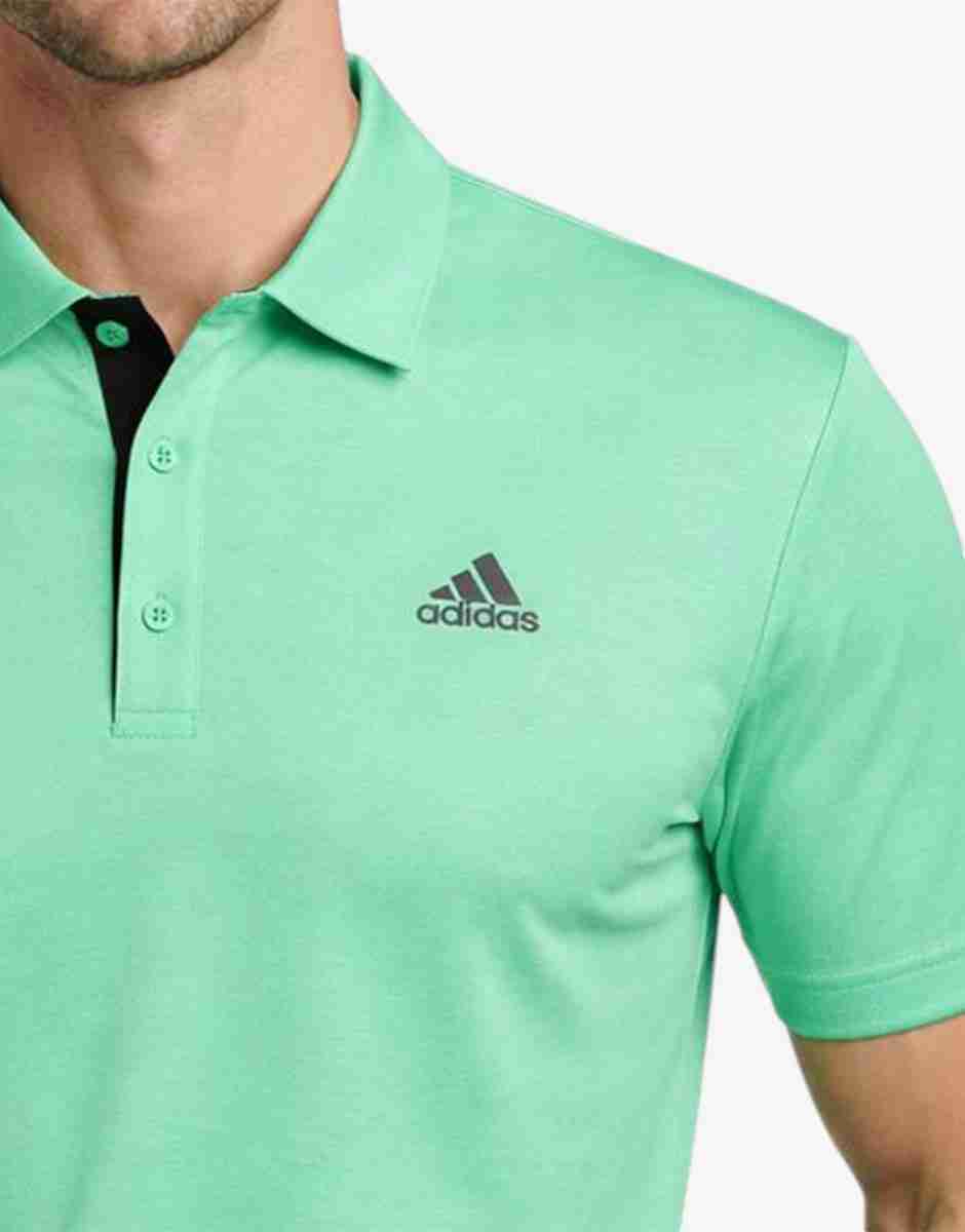 Детайл на яка и логото Adidas на поло тениска