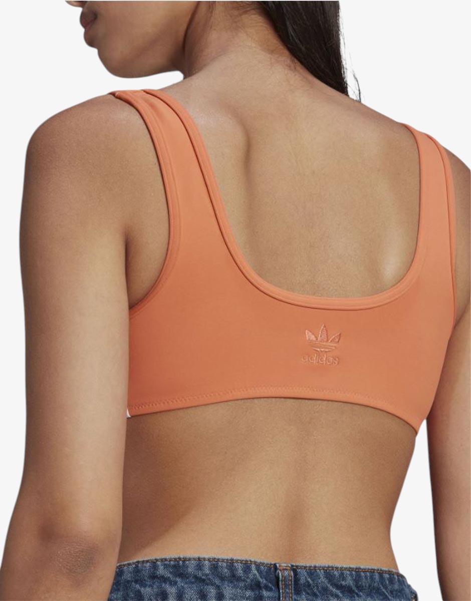 Обратна страна на оранжев бански Adidas с лого