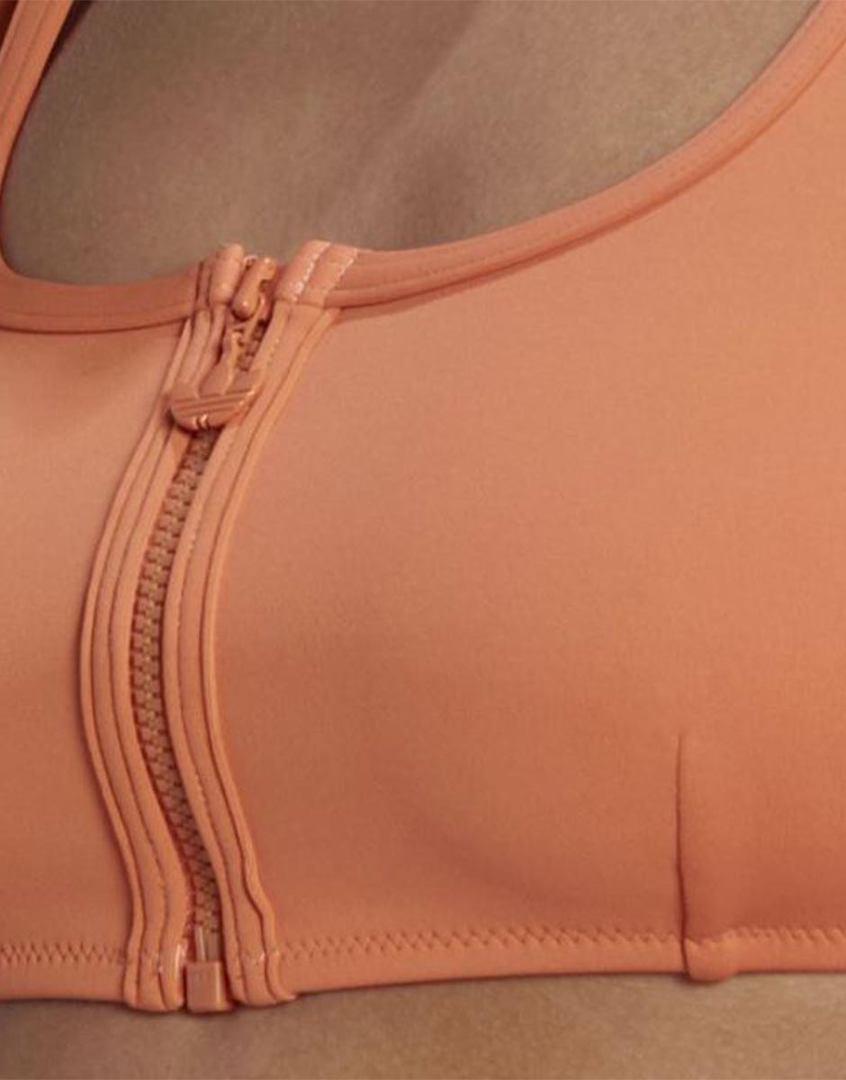 Детайл с цип и лого на бански Adidas