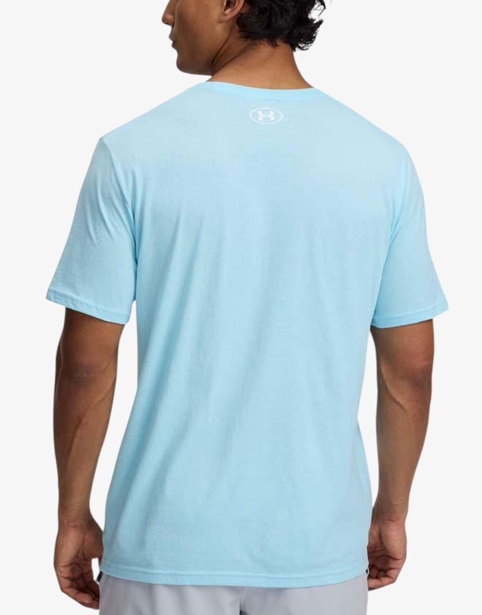 Гърбът на UNDER ARMOUR син тениска с логотип